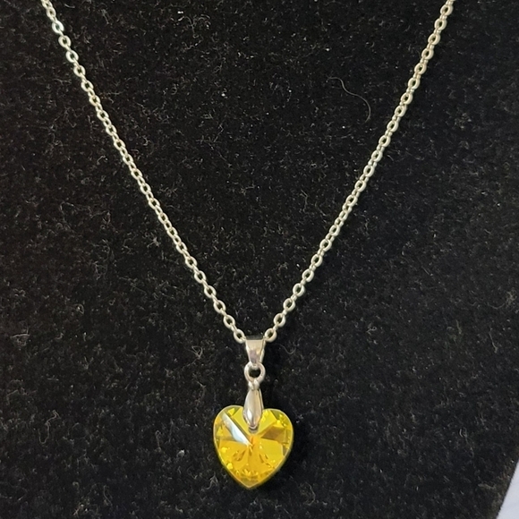 Women's white yellow Zircon Heart Pendant Necklace - Picture 5 of 8